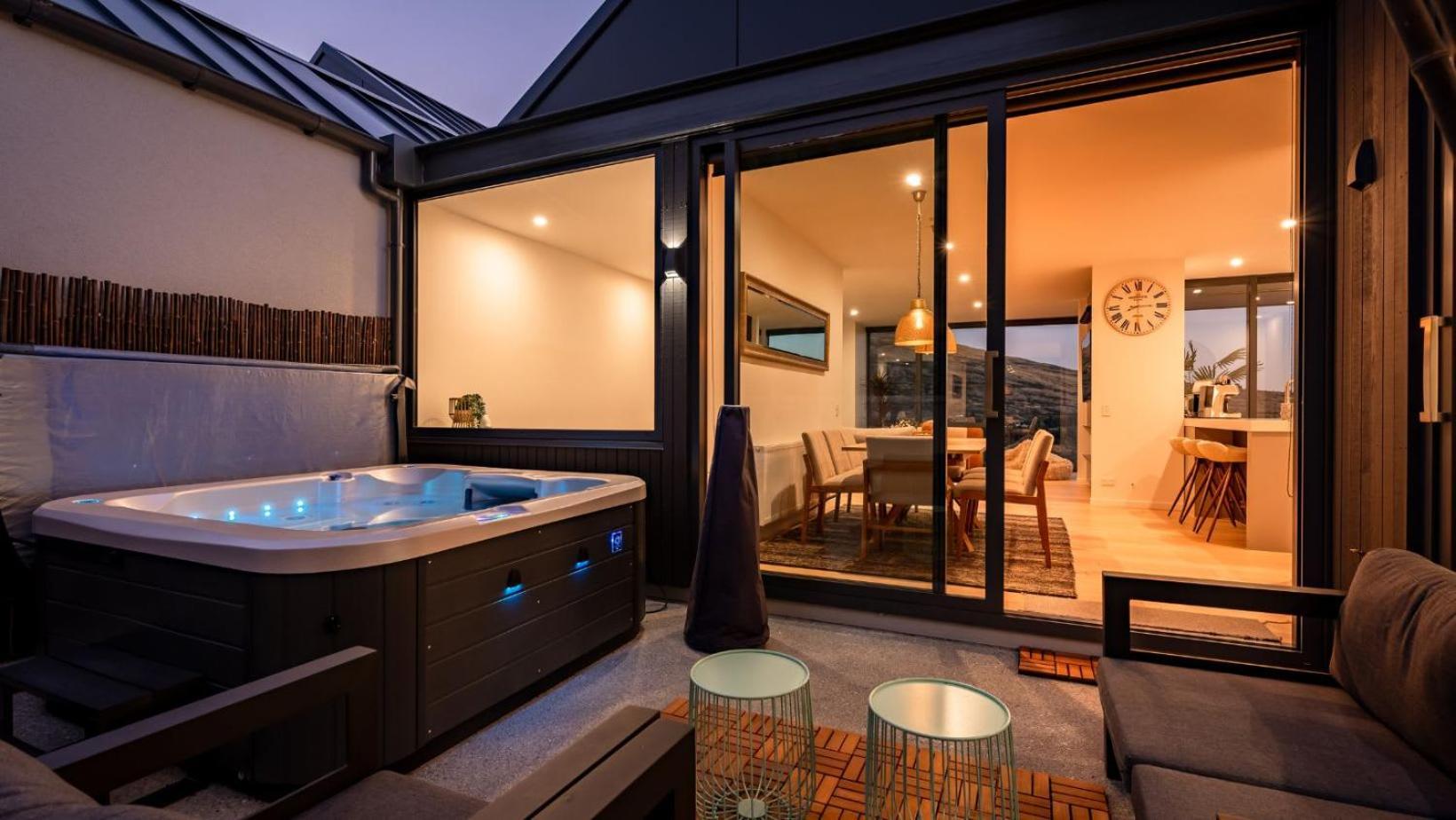 The Tiers- Hot Tub- Ac- Bbq- Free Parking Villa Куийнстаун Екстериор снимка