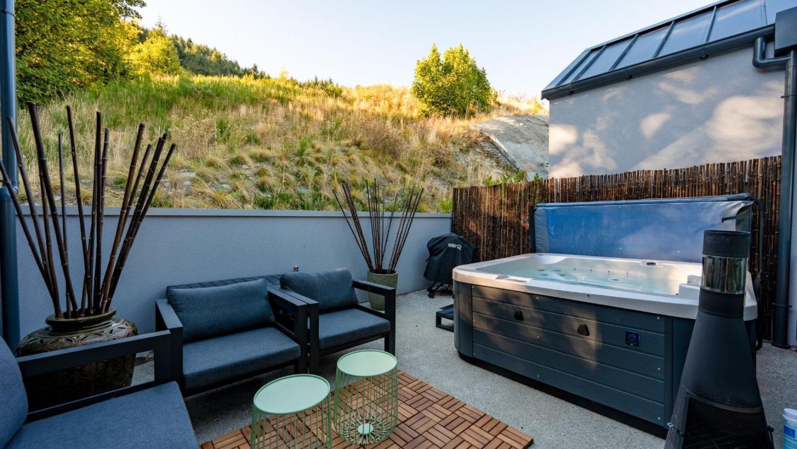 The Tiers- Hot Tub- Ac- Bbq- Free Parking Villa Куийнстаун Екстериор снимка